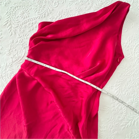 NWOT Lulus Mesmerizing Aura Red Satin One-Shoulder Tulip Maxi Dress Small - Picture 7 of 7
